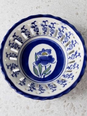 Vintage Made in China blue white reticulated 6" bowl AS IS - floral with iris